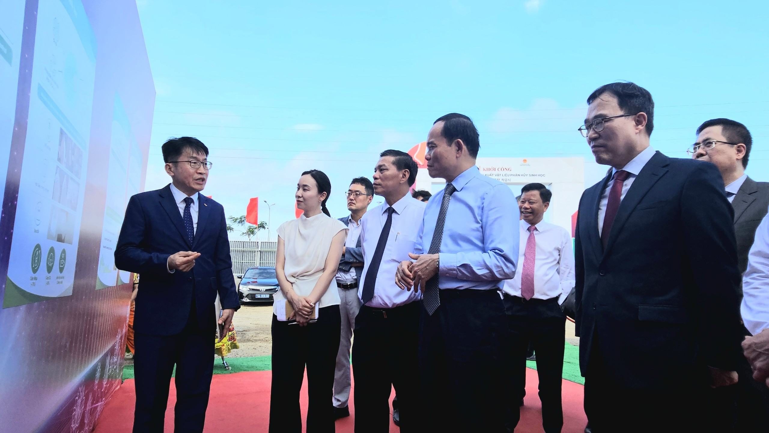 nha-may-san-xuat-vat-lieu-phan-huy-sinh-hoc